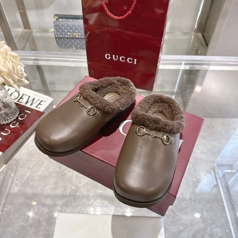 Gucci Shoes for Womens Gucci Slippers #A55131