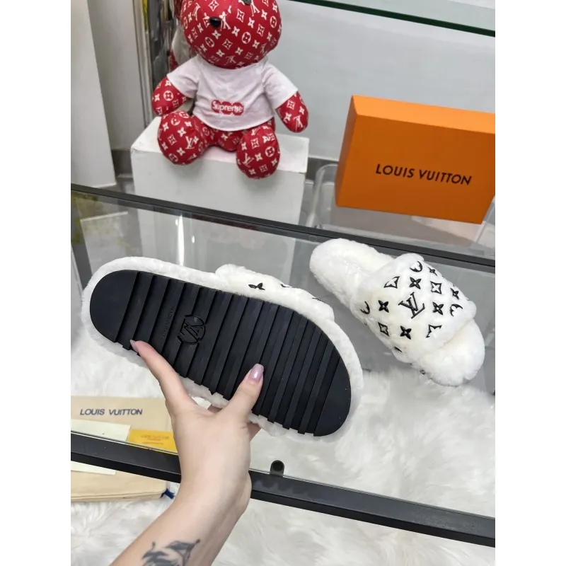 Louis Vuitton Shoes for Womens Louis Vuitton Slippers #A57886