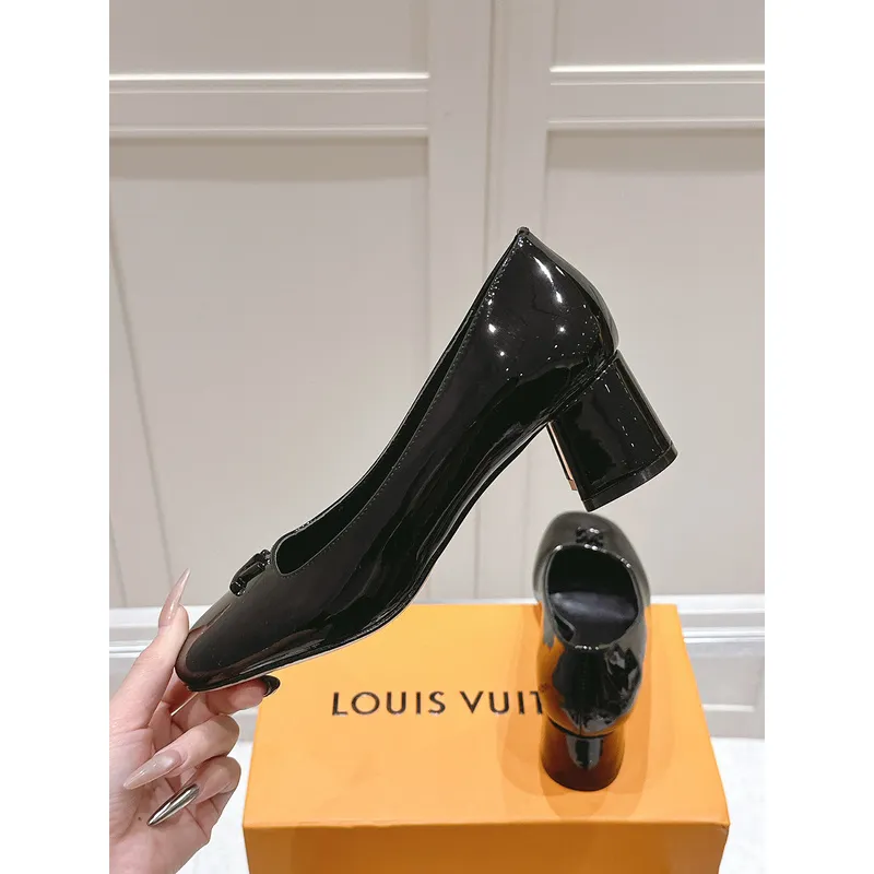 Louis Vuitton Shoes for Womens Louis Vuitton Pumps #A49570