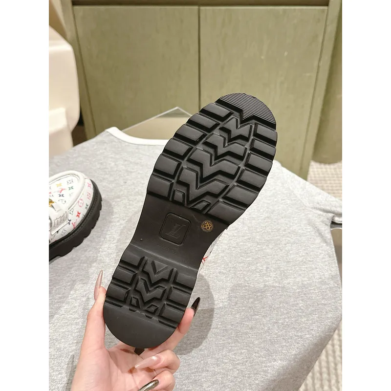 Louis Vuitton Shoes for Womens Louis Vuitton Sneakers #A50204