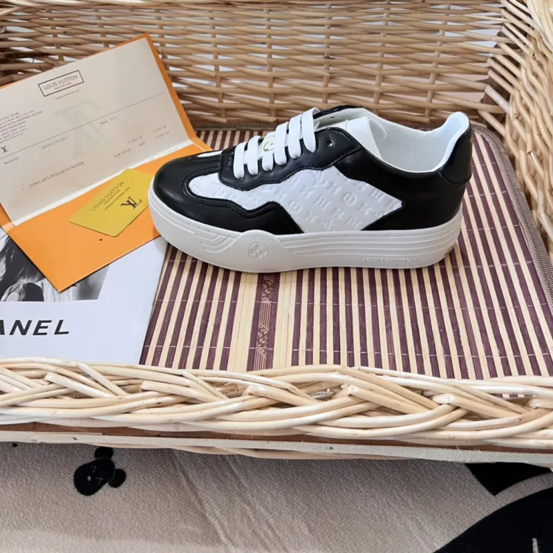 Louis Vuitton Shoes for Womens Louis Vuitton Sneakers #A37053