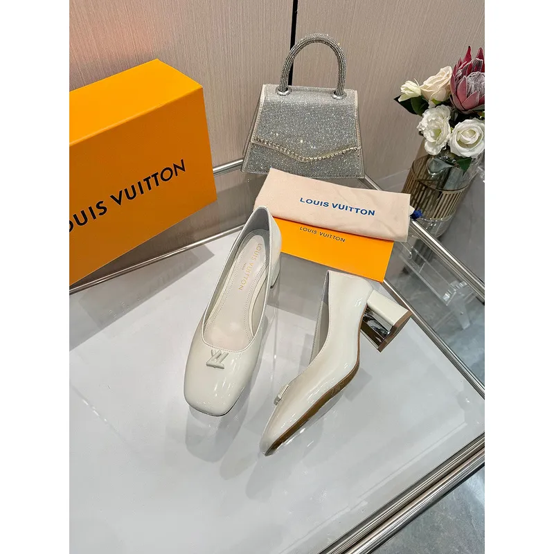 Louis Vuitton Shoes for Womens Louis Vuitton Pumps #A49586