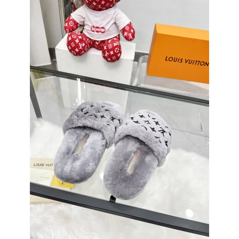 Louis Vuitton Shoes for Womens Louis Vuitton Slippers #A57894