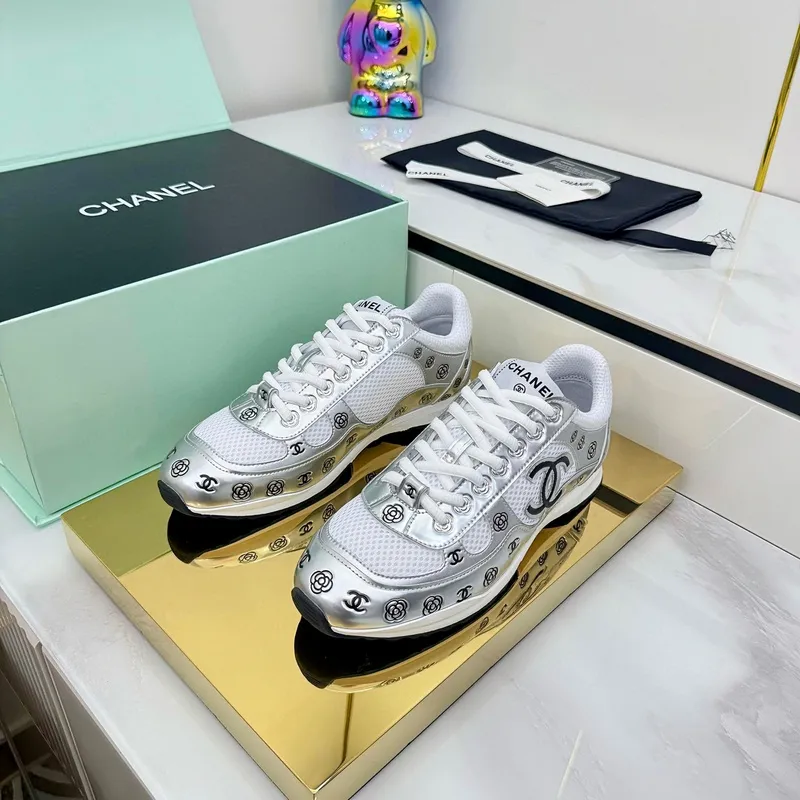 Chanel shoes for Womens Chanel Sneakers Les nouvelles cornes dargent de Chanel #A53236