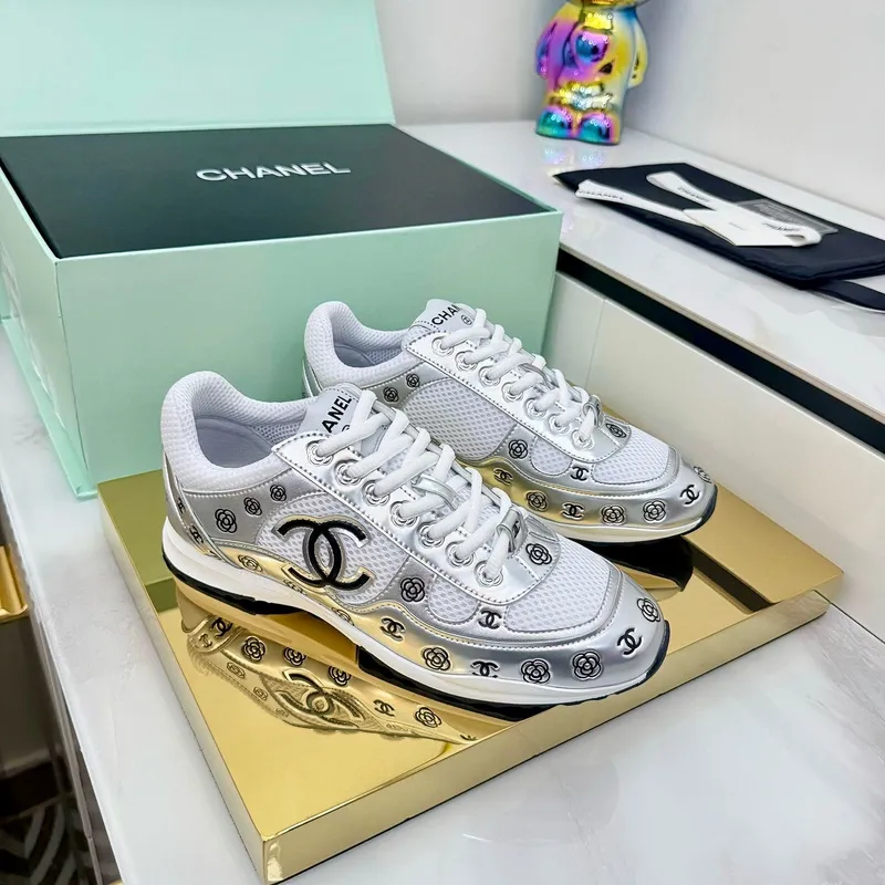Chanel shoes for Womens Chanel Sneakers Les nouvelles cornes dargent de Chanel #A53236