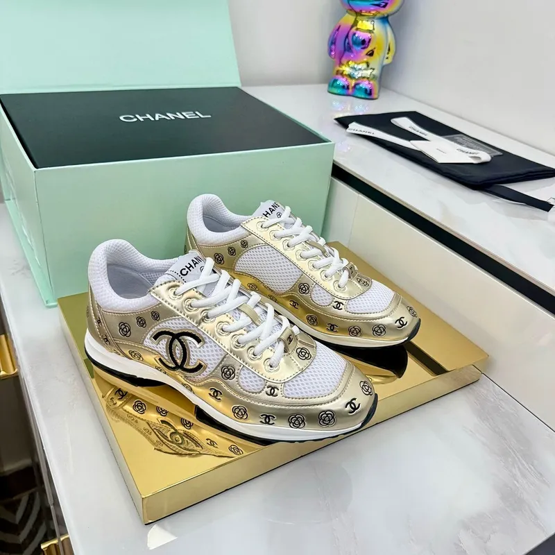 Chanel shoes for Womens Chanel Sneakers Les nouvelles cornes dargent de Chanel #A53236