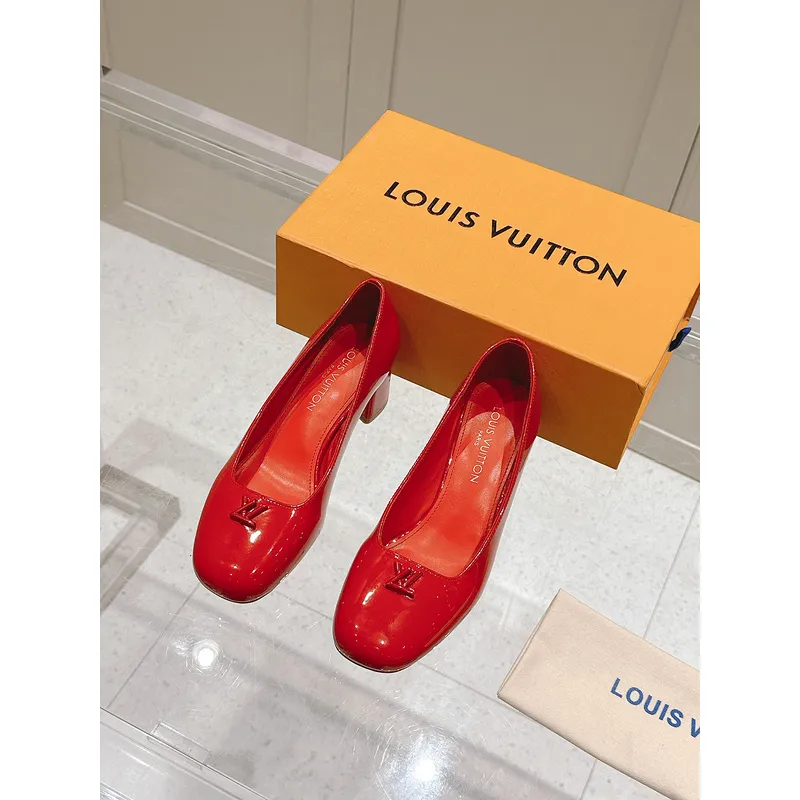 Louis Vuitton Shoes for Womens Louis Vuitton Pumps #A49570