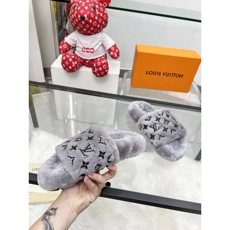 Louis Vuitton Shoes for Womens Louis Vuitton Slippers #A57894