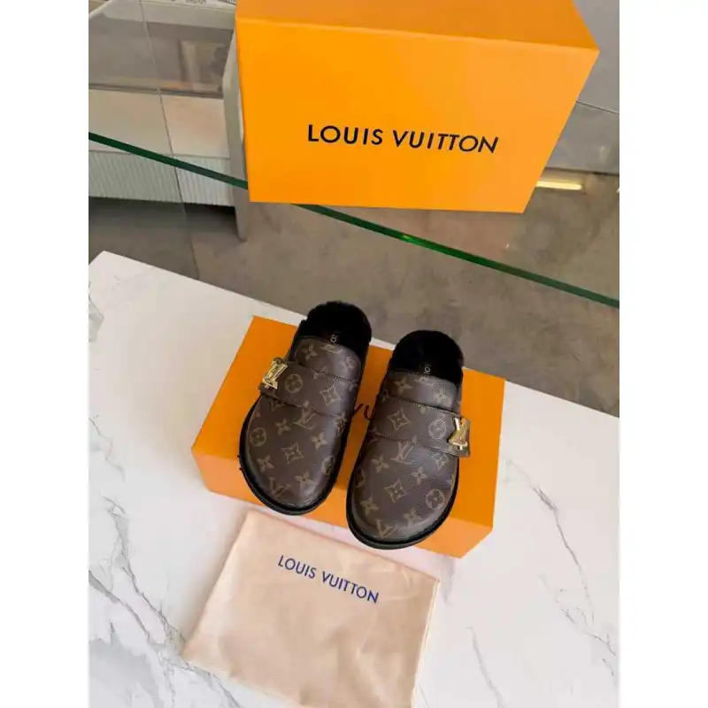 Louis Vuitton Shoes for Womens Louis Vuitton Slippers #A58622