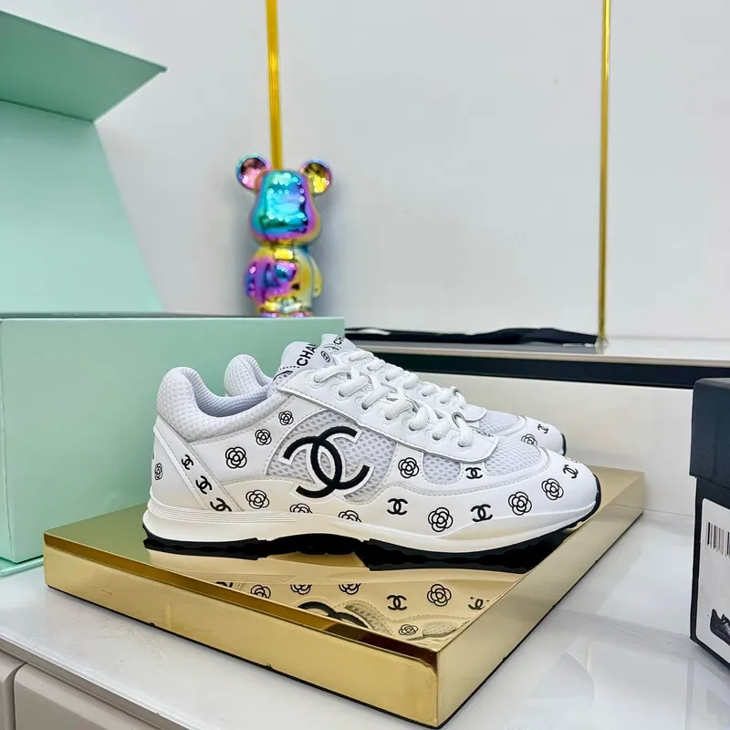 Chanel shoes for Womens Chanel Sneakers Les nouvelles cornes dargent de Chanel #A53236