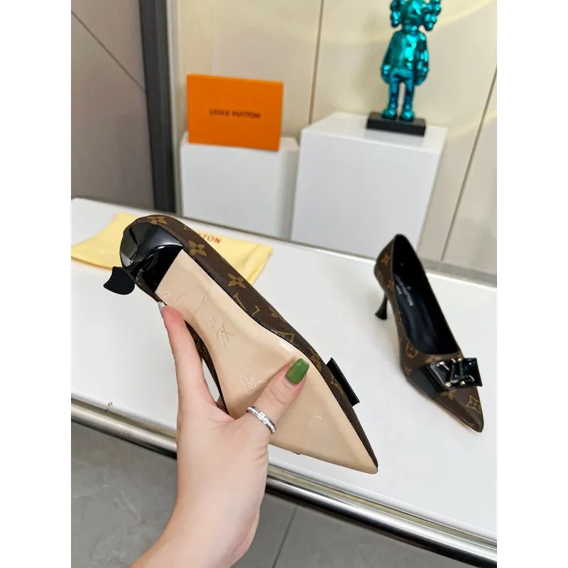 Louis Vuitton Shoes for Womens Louis Vuitton Pumps #A26869