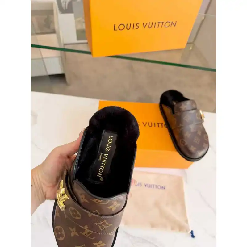 Louis Vuitton Shoes for Womens Louis Vuitton Slippers #A58622