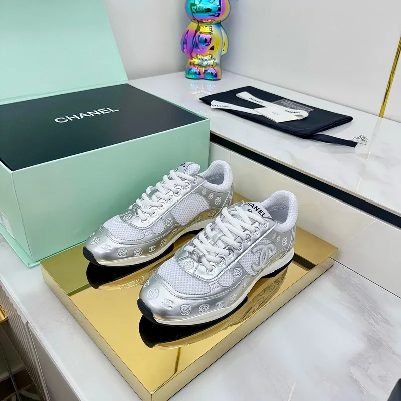 Chanel shoes for Womens Chanel Sneakers Les nouvelles cornes dargent de Chanel #A53236