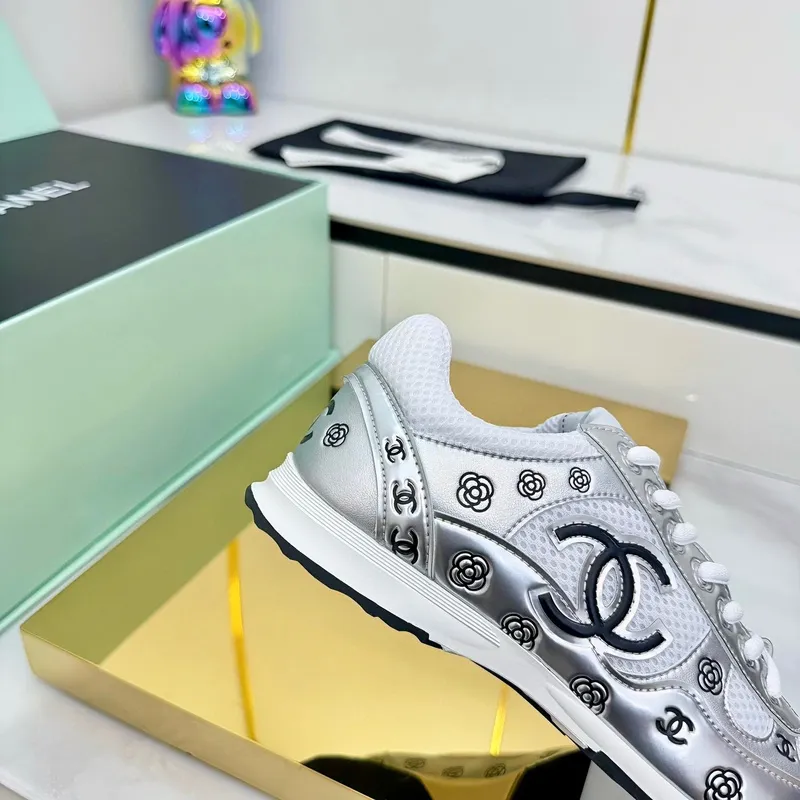 Chanel shoes for Womens Chanel Sneakers Les nouvelles cornes dargent de Chanel #A53236