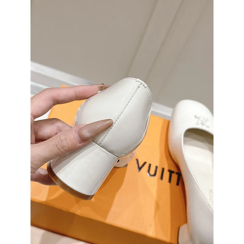 Louis Vuitton Shoes for Womens Louis Vuitton Pumps #A49570