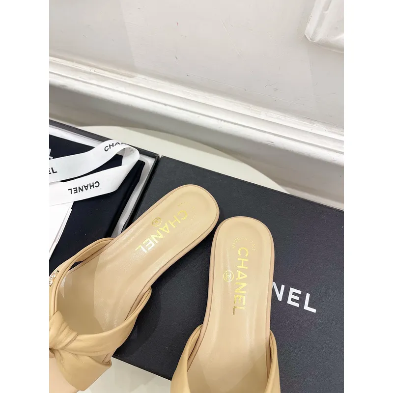 Chanel Beige Lambskin Gold Interlocking CC #A53214