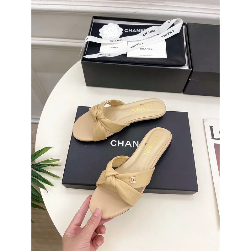 Chanel Beige Lambskin Gold Interlocking CC #A53214