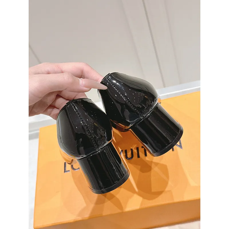 Louis Vuitton Shoes for Womens Louis Vuitton Pumps #A49570