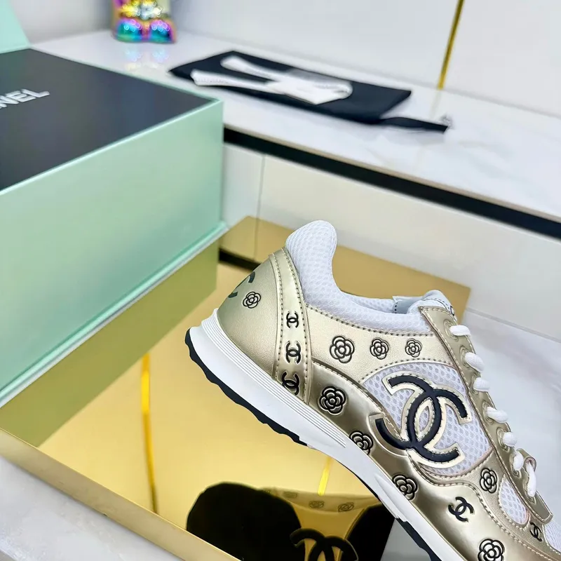 Chanel shoes for Womens Chanel Sneakers Les nouvelles cornes dargent de Chanel #A53236