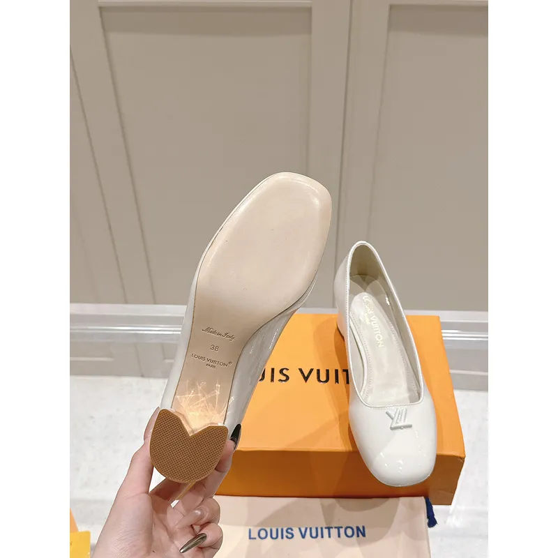 Louis Vuitton Shoes for Womens Louis Vuitton Pumps #A49570