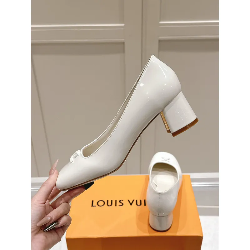 Louis Vuitton Shoes for Womens Louis Vuitton Pumps #A49570