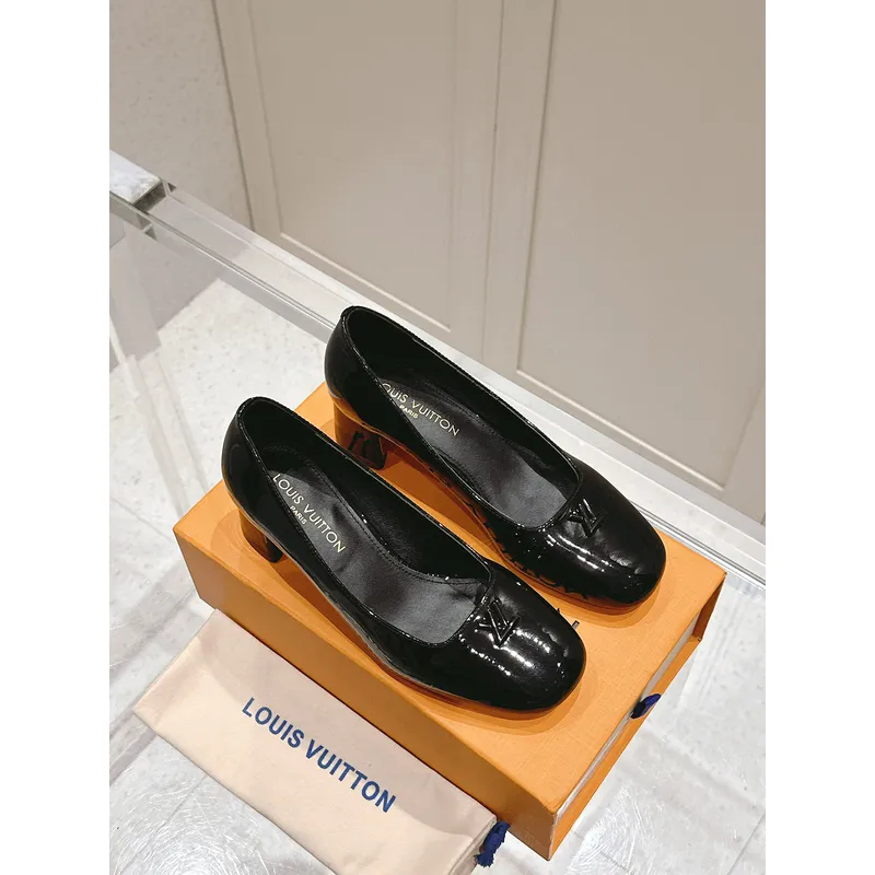 Louis Vuitton Shoes for Womens Louis Vuitton Pumps #A49570