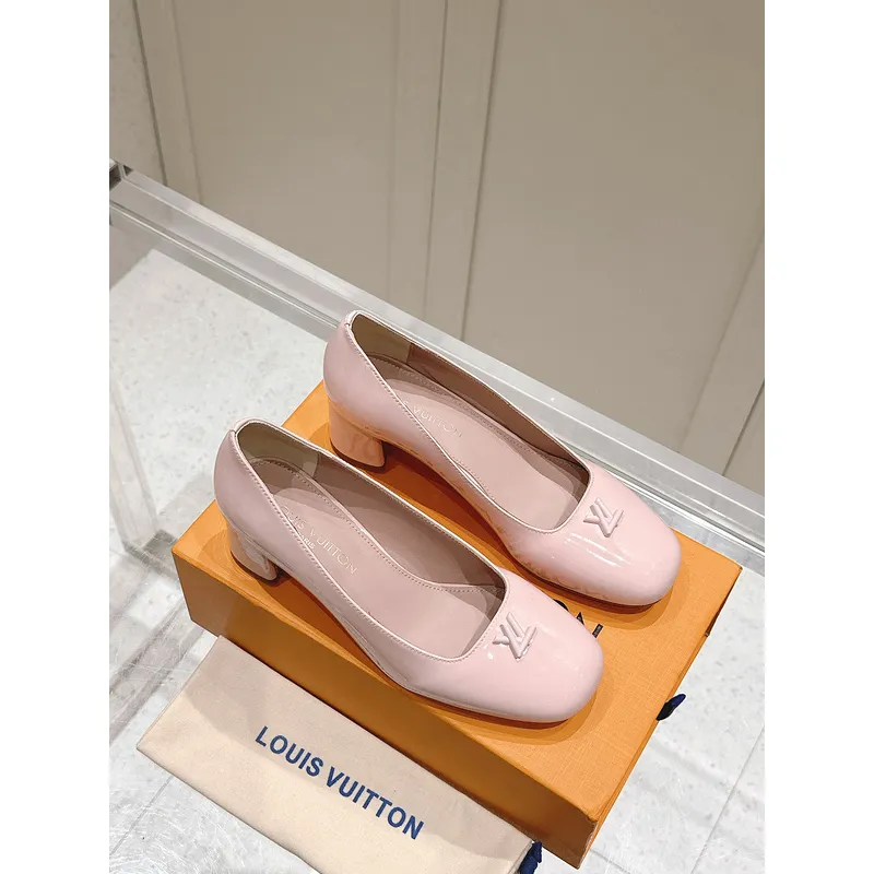 Louis Vuitton Shoes for Womens Louis Vuitton Pumps #A49570
