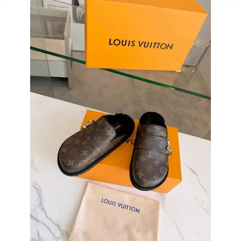 Louis Vuitton Shoes for Womens Louis Vuitton Slippers #A58622