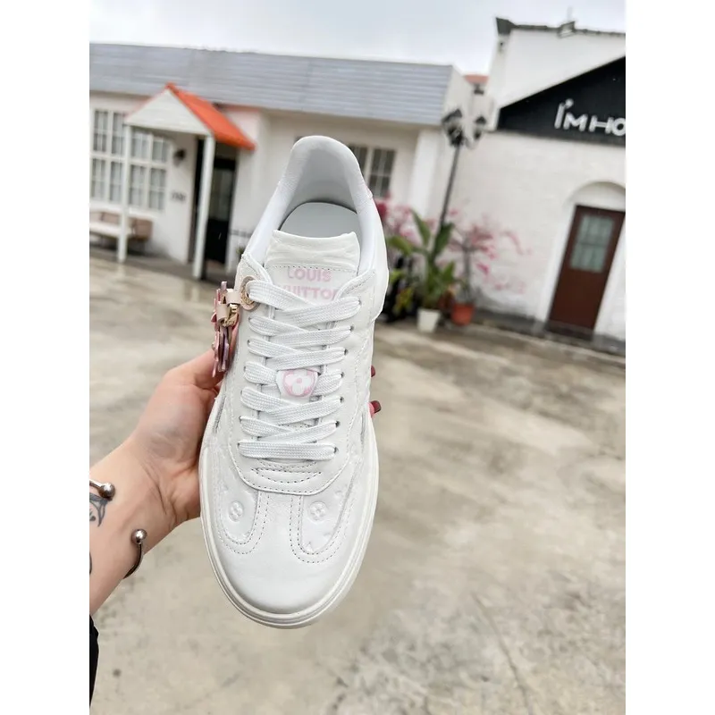 Louis Vuitton Shoes for Womens Louis Vuitton Sneakers #A33345