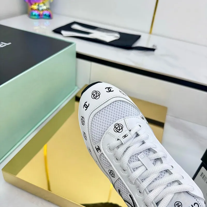 Chanel shoes for Womens Chanel Sneakers Les nouvelles cornes dargent de Chanel #A53236