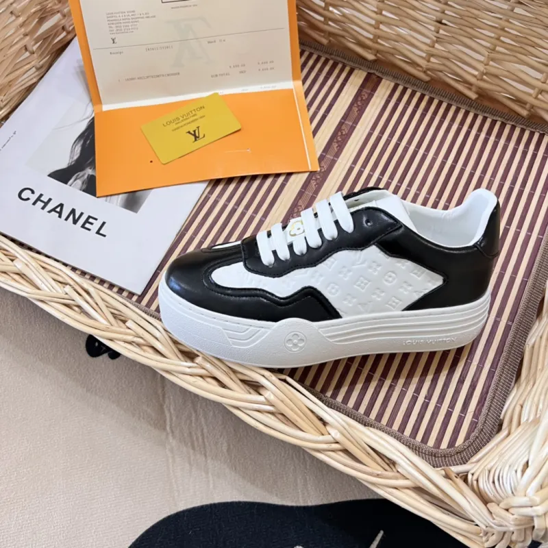 Louis Vuitton Shoes for Womens Louis Vuitton Sneakers #A37053