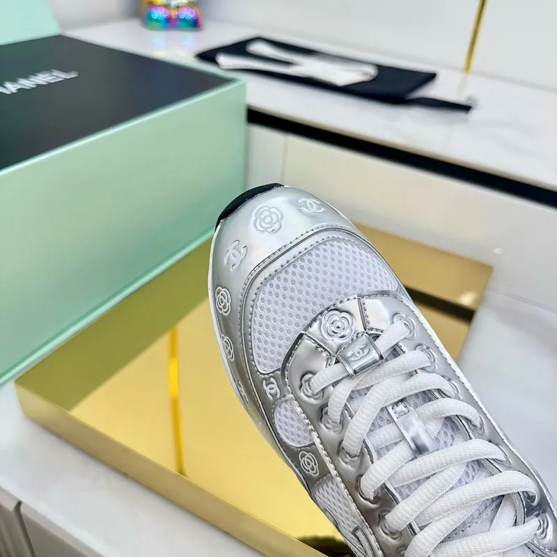 Chanel shoes for Womens Chanel Sneakers Les nouvelles cornes dargent de Chanel #A53236
