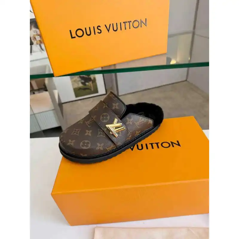 Louis Vuitton Shoes for Womens Louis Vuitton Slippers #A58622