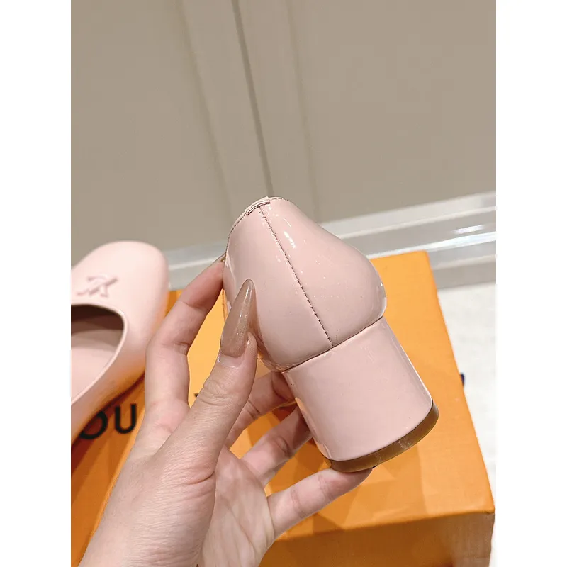 Louis Vuitton Shoes for Womens Louis Vuitton Pumps #A49570