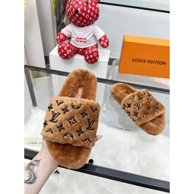 Louis Vuitton Shoes for Womens Louis Vuitton Slippers #A57890