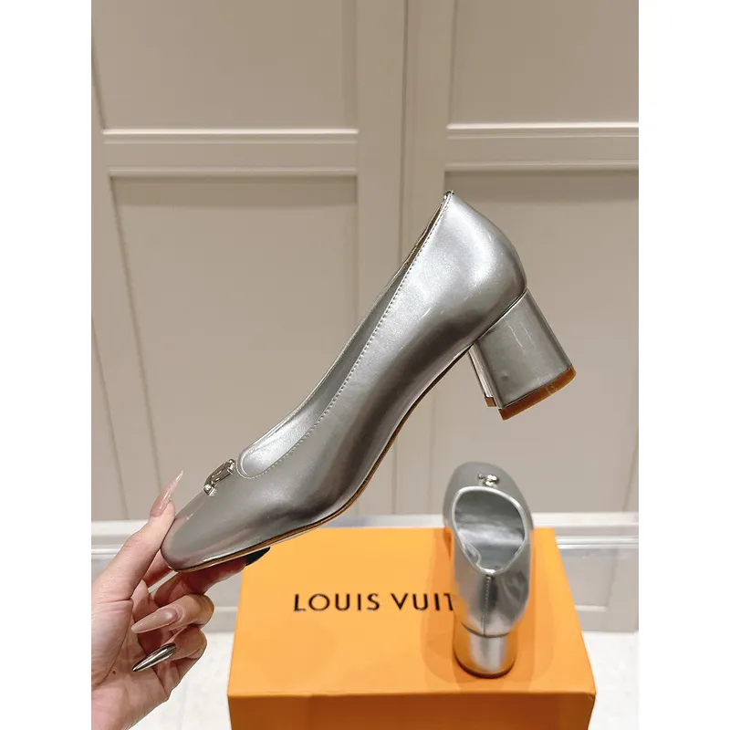 Louis Vuitton Shoes for Womens Louis Vuitton Pumps #A49570