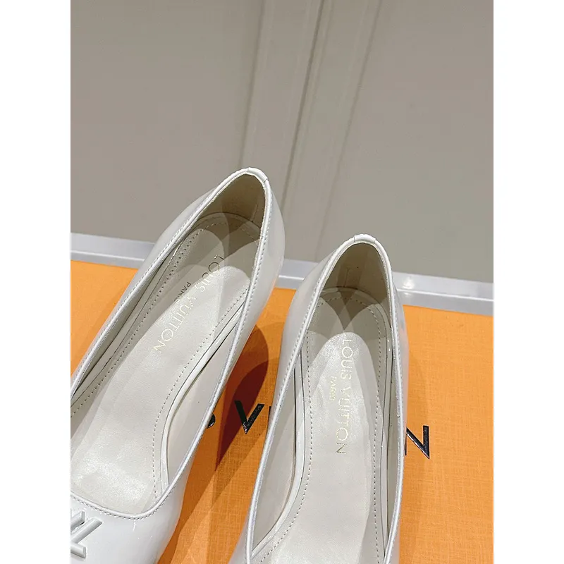 Louis Vuitton Shoes for Womens Louis Vuitton Pumps #A49570