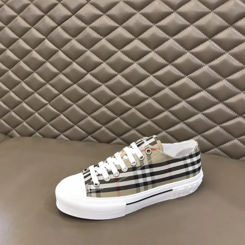 Burberry Shoes for Mens and women Sneakers #A40244