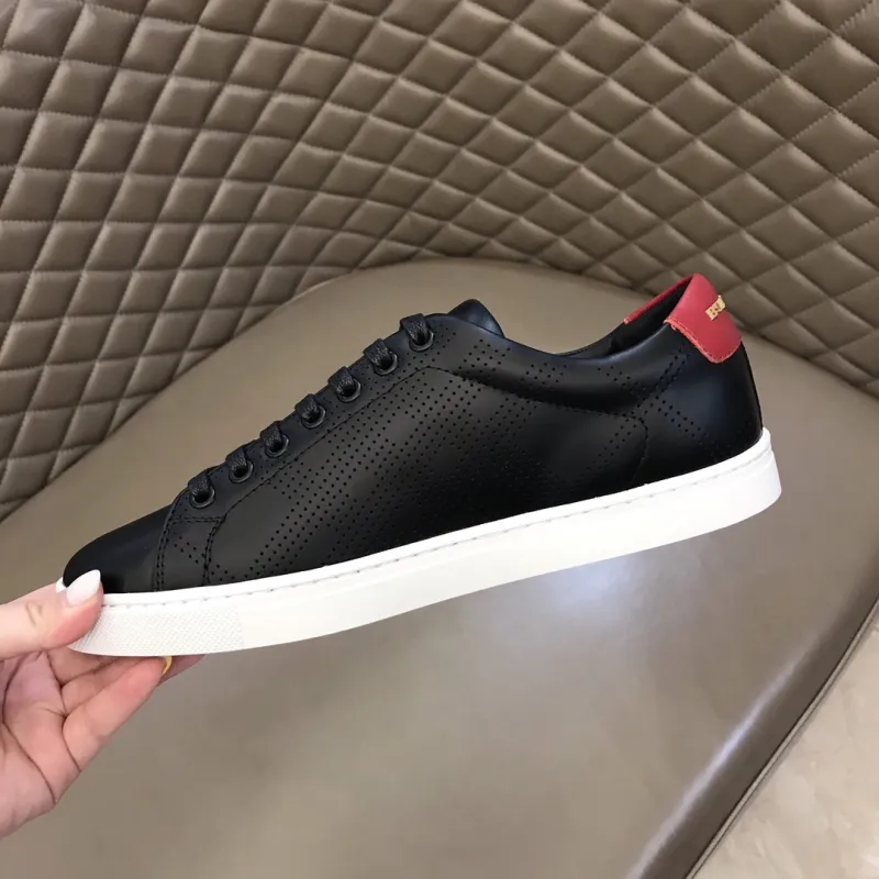 Burberry Shoes for Mens Sneakers #99902186
