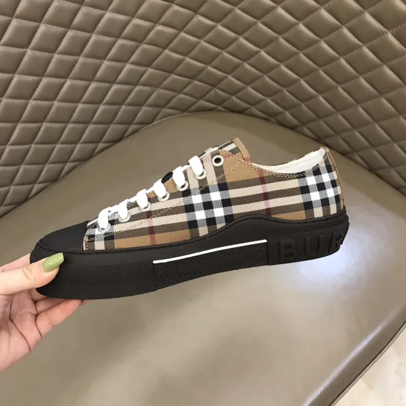 Burberry Shoes for Mens and women Sneakers #A40243