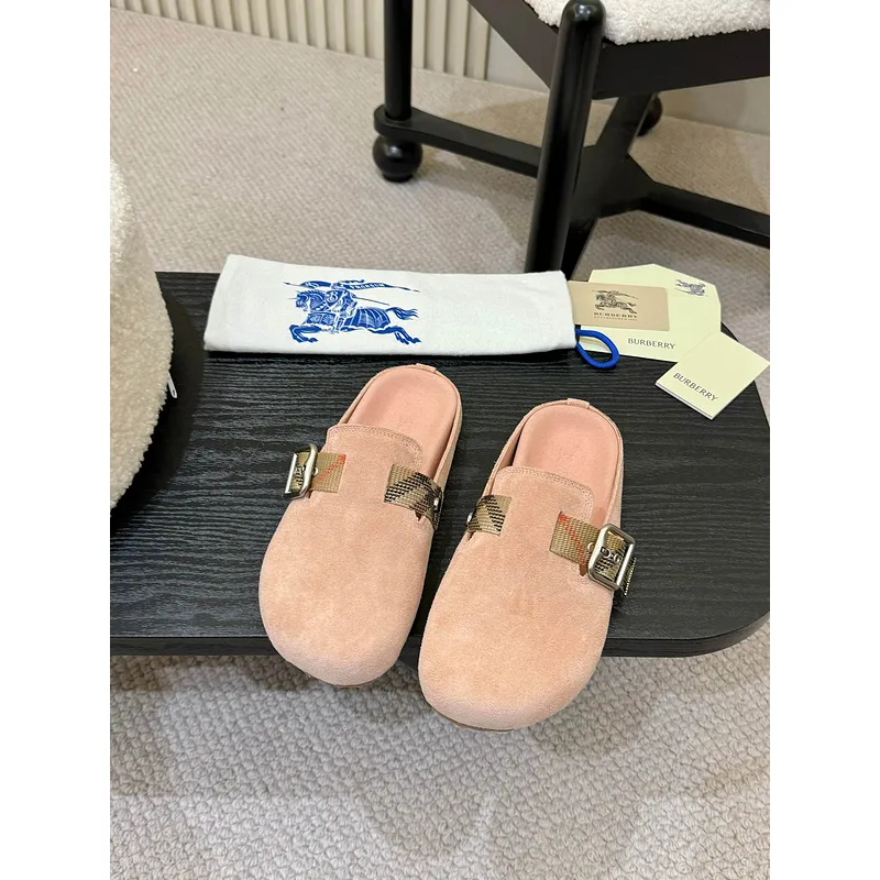 Unisex Burberry Slippers: Checked Luxury & Comfort for Both Men and Women #A54197