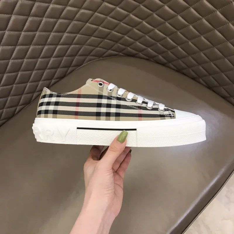 Burberry Shoes for Mens and women Sneakers #A40244