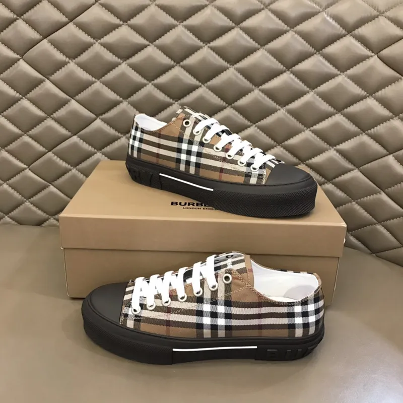 Burberry Shoes for Mens and women Sneakers #A40243