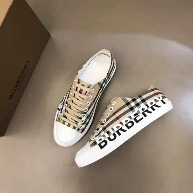 Burberry Shoes for Mens and Women Sneakers #99906930
