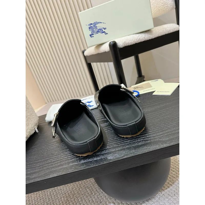 Unisex Burberry Slippers: Checked Luxury & Comfort for Both Men and Women #A54197