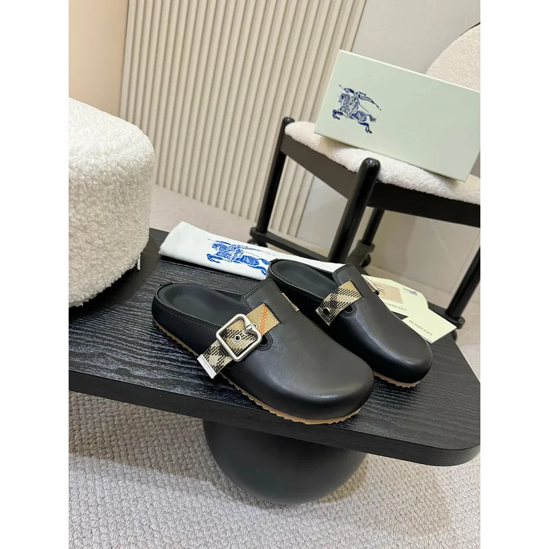 Unisex Burberry Slippers: Checked Luxury & Comfort for Both Men and Women #A54197