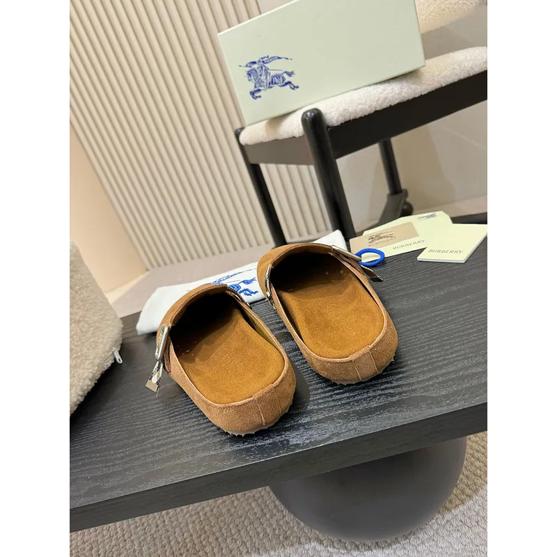 Unisex Burberry Slippers: Checked Luxury & Comfort for Both Men and Women #A54197