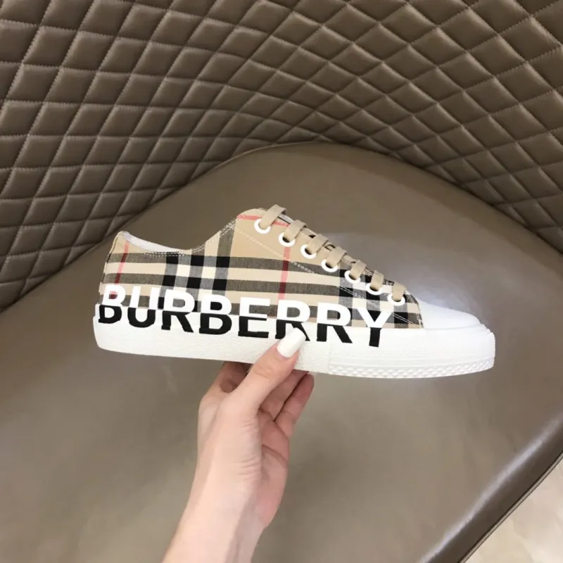 Burberry Shoes for Mens and Women Sneakers #99906930