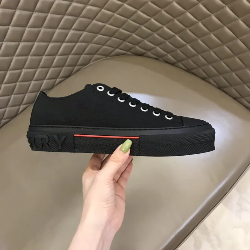 Burberry Shoes for Mens and women Sneakers #A40235