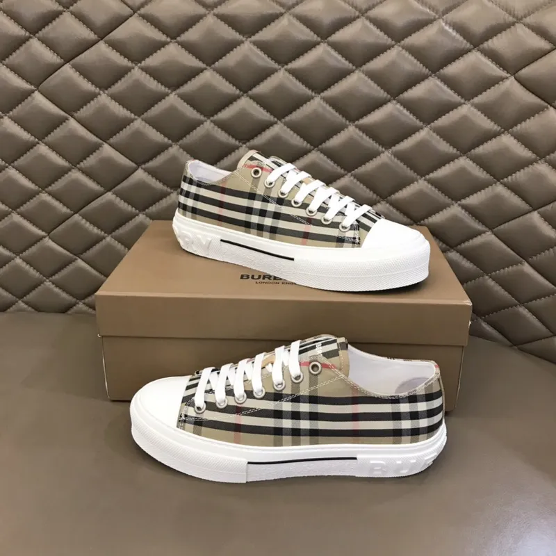 Burberry Shoes for Mens and women Sneakers #A40244